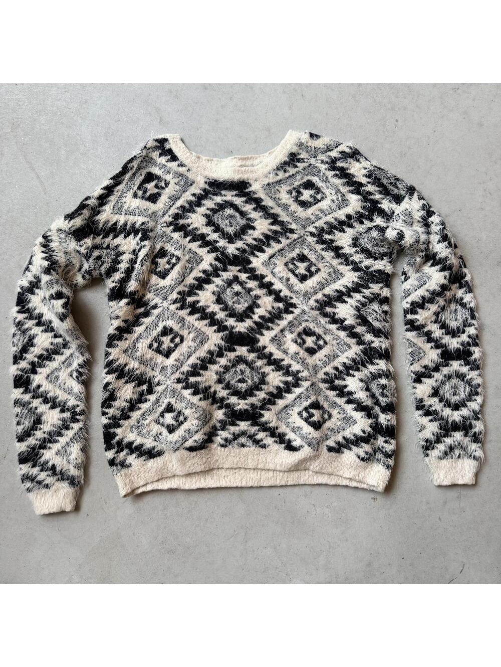 Aztec Patterned Fuzzy Sweater Cover Stitch XL Black and White